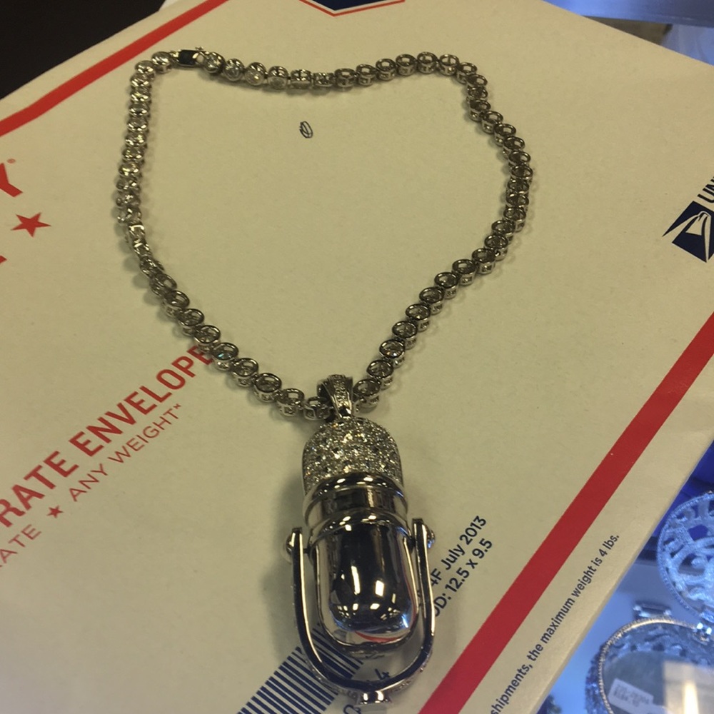 Lab made diamond solid silver. - Picture 4 of 4